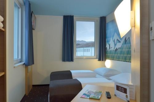 Imagen de la habitación del Hotel B&B Rosenheim. Foto 5