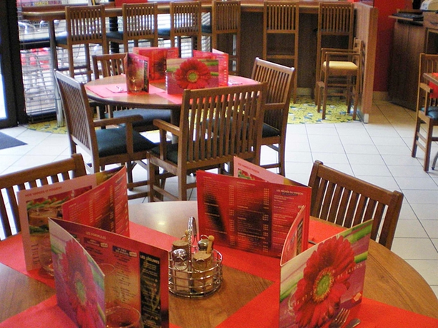 Imagen del bar/restaurante del Hotel B&B Rouen Centre Rive Droite 3 étoiles. Foto 4