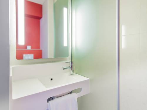 Imagen de la habitación del Hotel B&B Royan La Palmyre. Foto 3