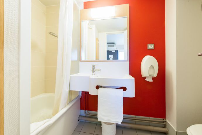 Imagen de la habitación del Hotel B&B Saint Etienne - La Terrasse. Foto 14