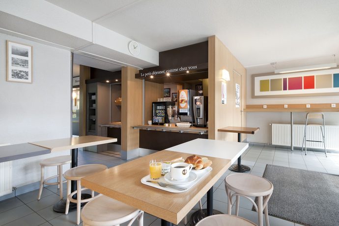 Imagen del bar/restaurante del Hotel B&B Saint Etienne - La Terrasse. Foto 6