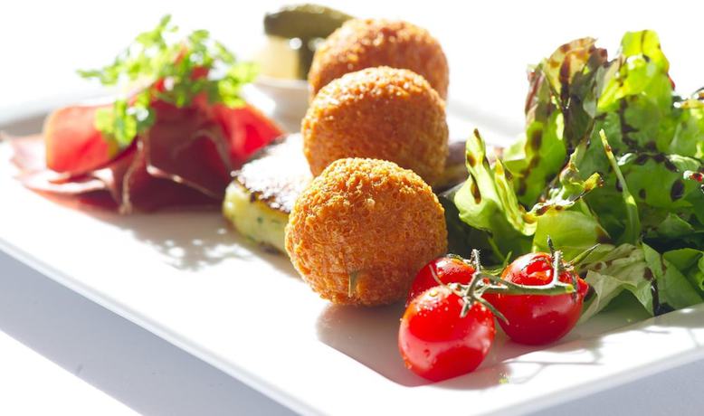 Imagen del bar/restaurante del Hotel B&B Saint Pierre en Faucigny Bonneville. Foto 14