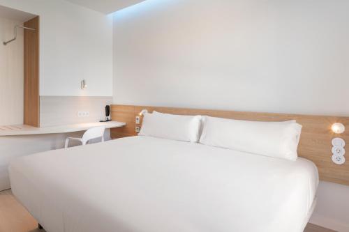 Imagen general del Hotel B&B Santiago Milladoiro. Foto 4