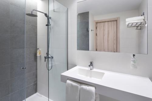 Imagen de la habitación del Hotel B&B Santiago Milladoiro. Foto 7