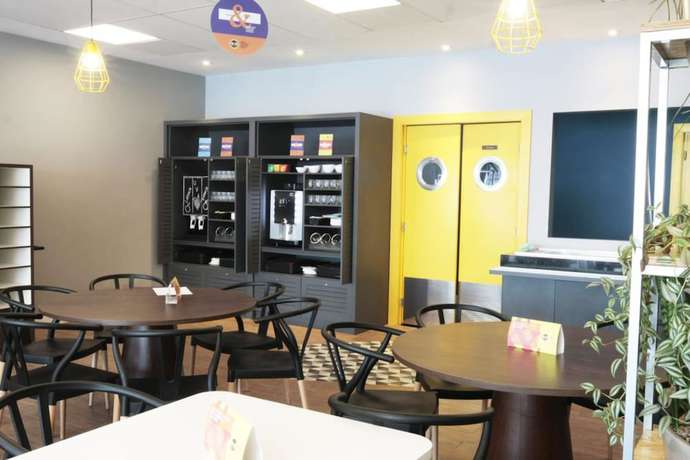 Imagen del bar/restaurante del Hotel B&B S&atilde;o Jos&eacute; Dos Campos. Foto 2