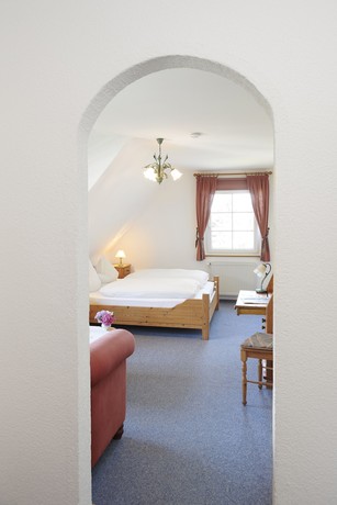 Imagen de la habitación del Hotel B&B Sauerland TCF. Foto 10