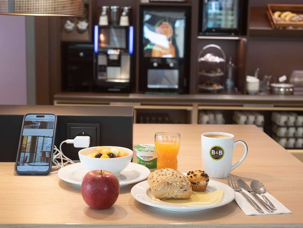 Imagen del bar/restaurante del Hotel B&B Schwerin-Süd. Foto 2