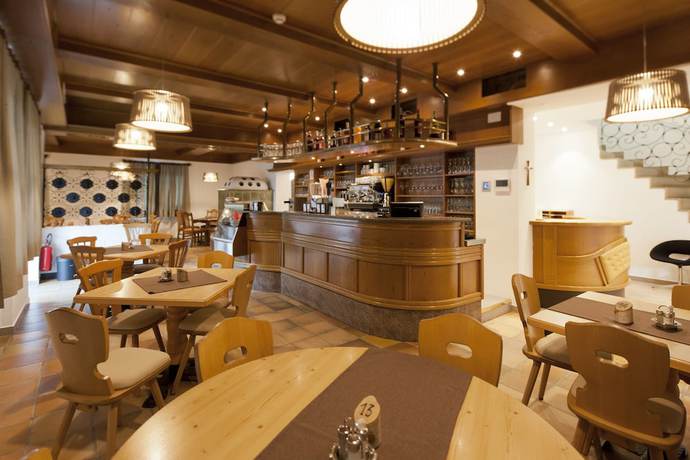 Imagen del bar/restaurante del Hotel B&B Sonneck. Foto 5