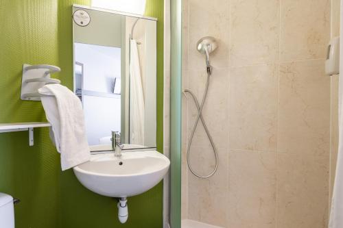 Imagen de la habitación del Hotel B&B Strasbourg Nord Artisans. Foto 8