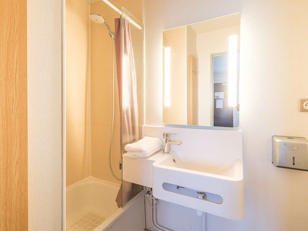 Imagen de la habitación del Hotel B&B Strasbourg Sud Geispolsheim. Foto 15