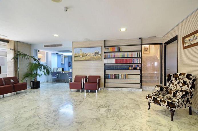 Imagen de los interiores del Hotel B&B Tarragona Centro Urbis. Foto 11