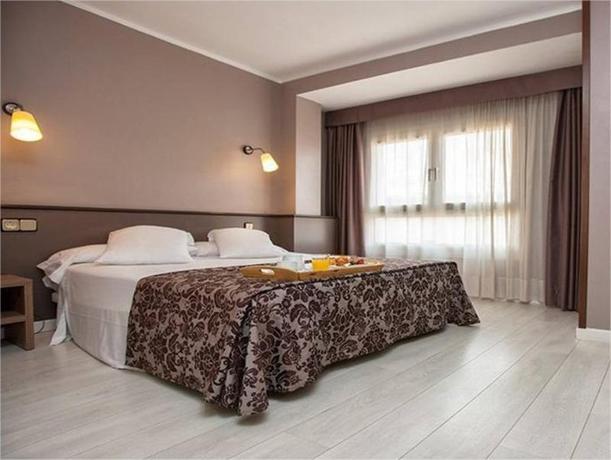 Imagen de la habitación del Hotel B&B Tarragona Centro Urbis. Foto 6