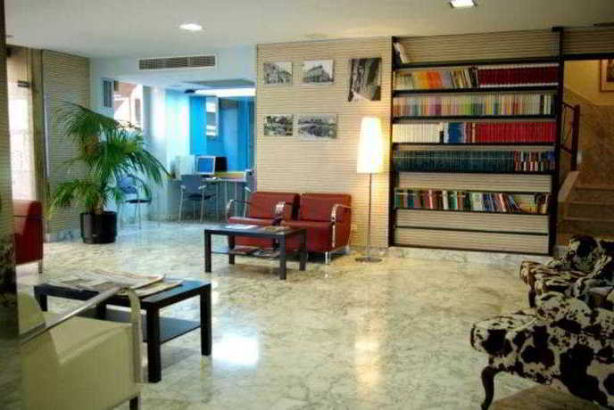 Imagen de los interiores del Hotel B&B Tarragona Centro Urbis. Foto 12