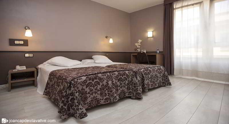 Imagen de la habitación del Hotel B&B Tarragona Centro Urbis. Foto 10