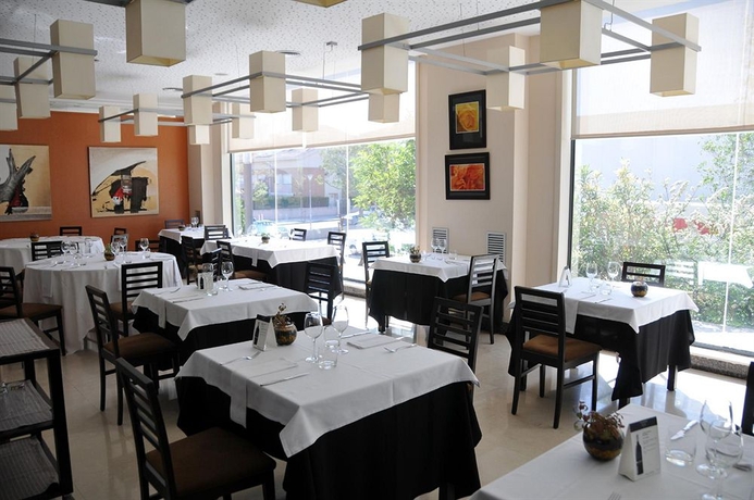 Imagen del bar/restaurante del Hotel B&B Tarragona Valls. Foto 3