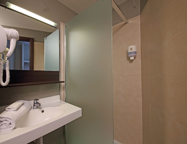 Imagen de la habitación del Hotel B&B Torino. Foto 6