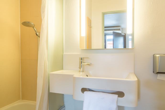 Imagen de la habitación del Hotel B&B Toulon La Seyne-sur-mer. Foto 9
