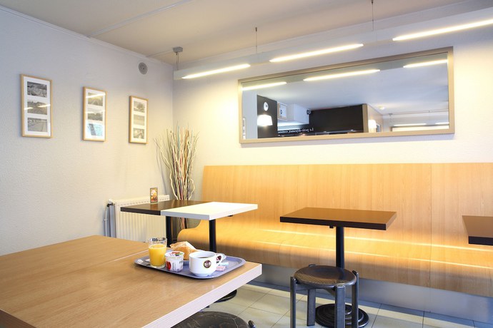 Imagen del bar/restaurante del Hotel B&B Toulon La Seyne-sur-mer. Foto 2