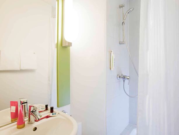 Imagen de la habitación del Hotel B&B Troyes Centre. Foto 16