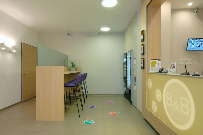 Imagen de los interiores del Hotel B&B Ulm. Foto 13