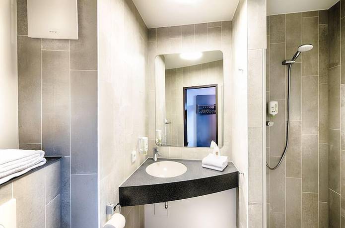 Imagen de la habitación del Hotel B&B Ulm. Foto 3