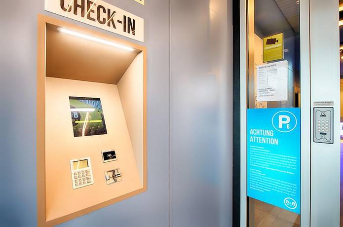 Imagen de los interiores del Hotel B&B Ulm. Foto 14