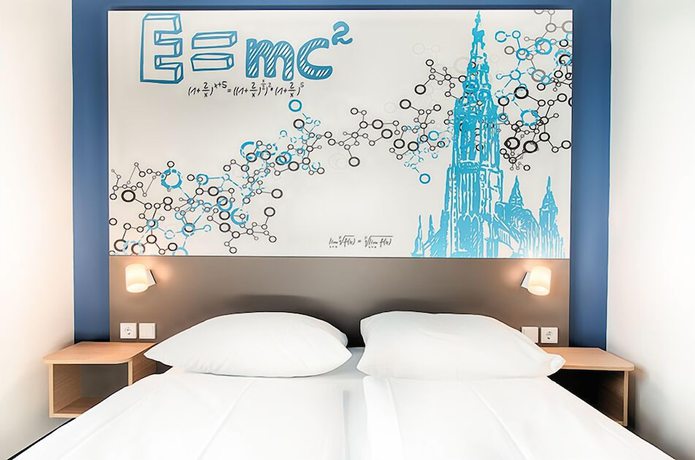 Imagen de la habitación del Hotel B&B Ulm. Foto 6