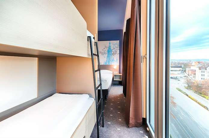 Imagen de la habitación del Hotel B&B Ulm. Foto 8