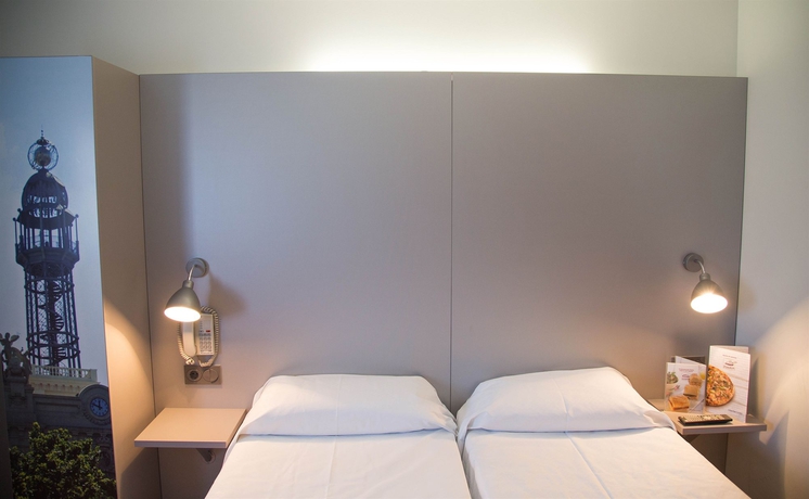Imagen de la habitación del Hotel B&B Valencia Aeropuerto. Foto 6