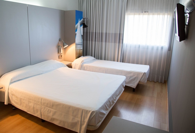 Imagen de la habitación del Hotel B&B Valencia Aeropuerto. Foto 8