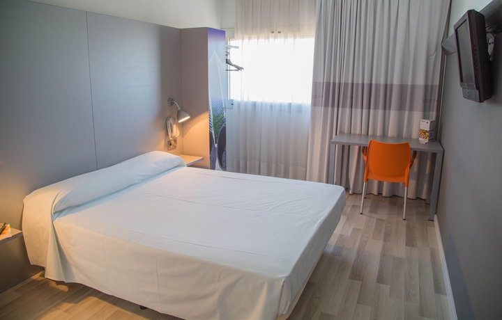 Imagen de la habitación del Hotel B&B Valencia Aeropuerto. Foto 9