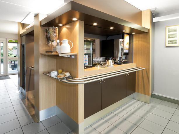 Imagen del bar/restaurante del Hotel B&B Vannes Est Golfe Du Morbihan. Foto 3