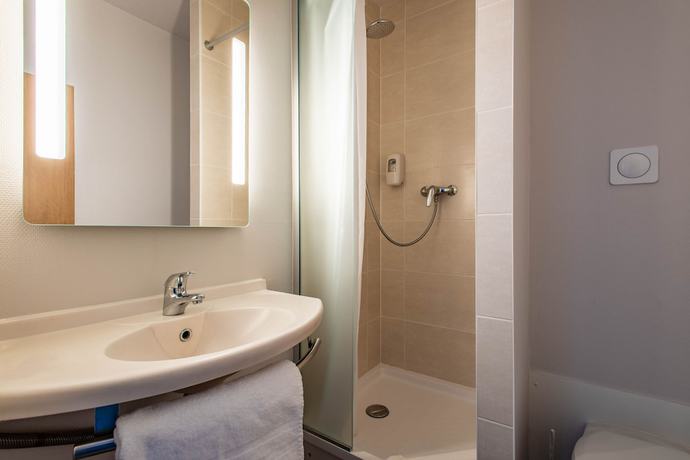 Imagen de la habitación del Hotel B&B Vannes Ouest Golfe du Morbihan. Foto 9