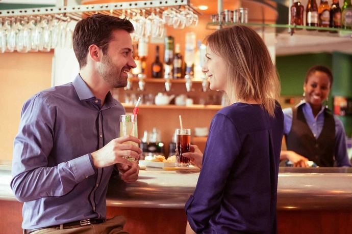 Imagen del bar/restaurante del Hotel B&B Vélizy Est. Foto 7