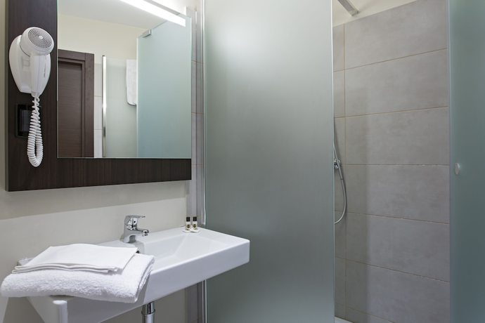 Imagen de la habitación del Hotel B&B Verona. Foto 10