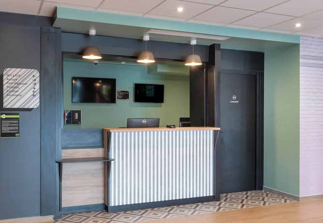 Imagen de los interiores del Hotel B&B Villefranche-sur-Sa&ocirc;ne Sud. Foto 13