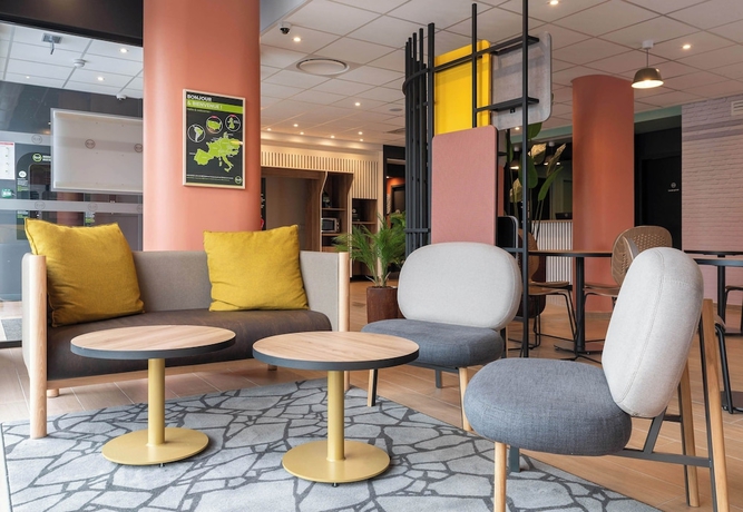 Imagen de los interiores del Hotel B&B Villefranche-sur-Sa&ocirc;ne Sud. Foto 14