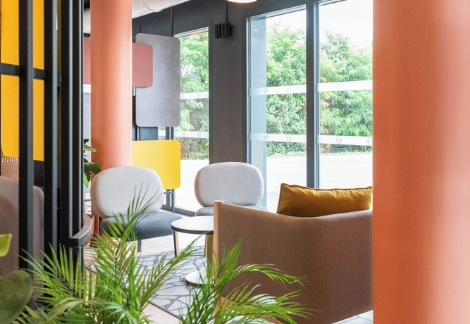 Imagen de los interiores del Hotel B&B Villefranche-sur-Sa&ocirc;ne Sud. Foto 16