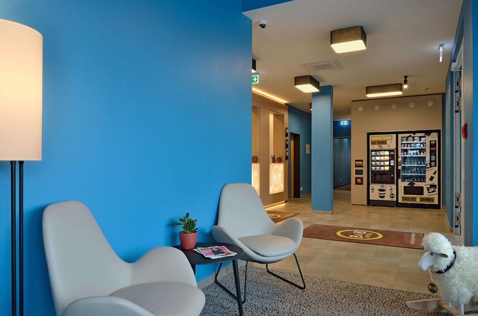 Imagen de los interiores del Hotel B&B Wolfsburg-Weyhausen. Foto 15