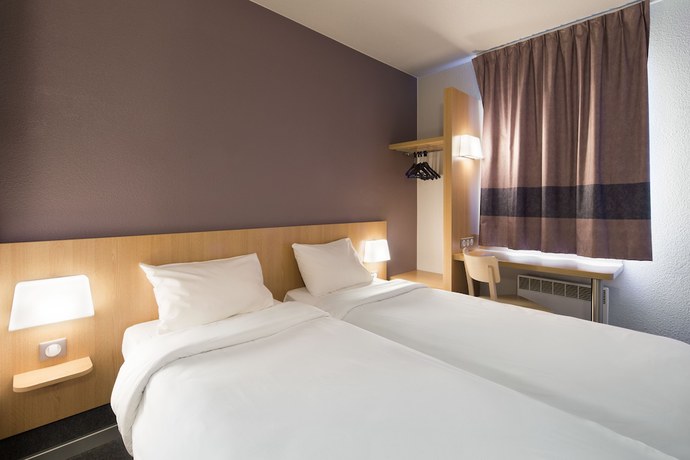 Imagen de la habitación del Hotel B&B Yvetot. Foto 12