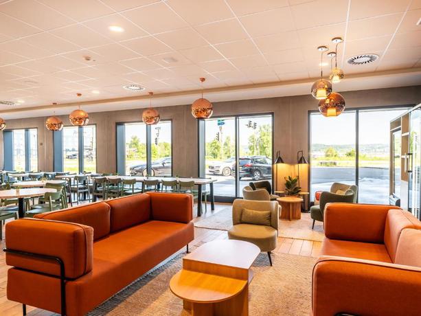 Imagen de los interiores del Hotel B&B Z&uuml;rich Airport R&uuml;mlang. Foto 11