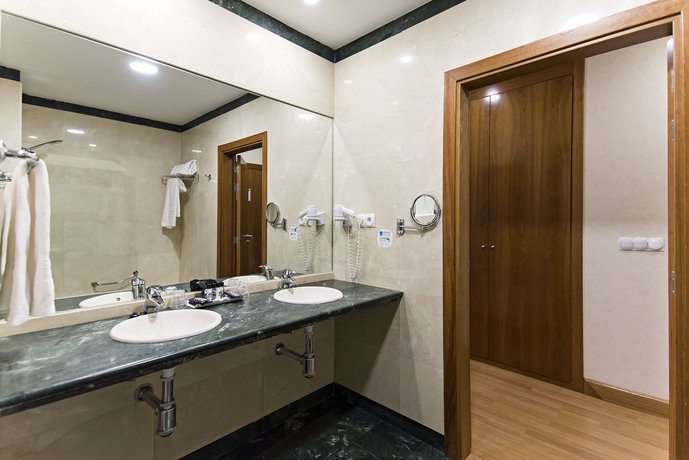 Imagen de la habitación del Hotel B&B Madrid Aeropuerto T4. Foto 8