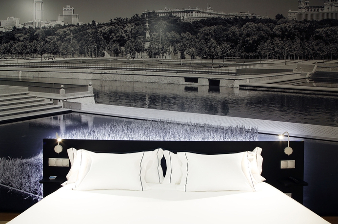 Imagen de la habitación del Hotel B&B Madrid Aeropuerto T4. Foto 12