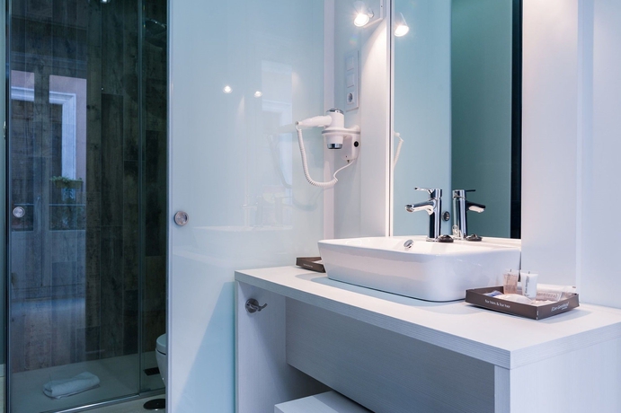 Imagen de la habitación del Hotel B&B Madrid Centro F 52. Foto 14