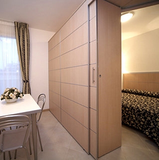 Imagen de la habitación del Hotel B&H Residence Paradiso. Foto 4