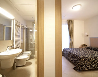 Imagen de la habitación del Hotel B&H Residence Paradiso. Foto 6