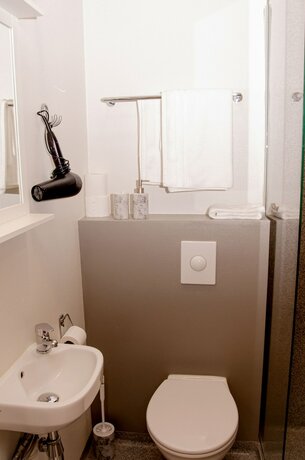 Imagen general del Hotel B&b Guesthouse - Bed And Breakfast Keflavik Centre. Foto 6