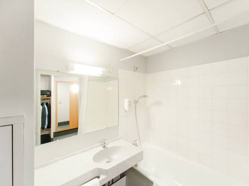 Imagen de la habitación del Hotel B&b Hôtel Quimper Sud Bénodet. Foto 3