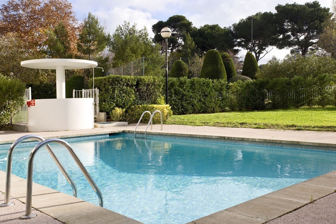 Imagen de la piscina del Hotel B&b Hotel Marseille Bonneveine. Foto 16