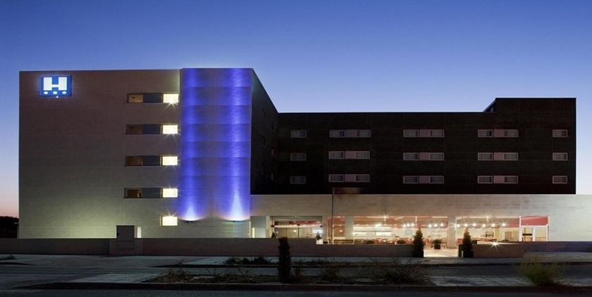 Imagen de los exteriores del Hotel B&b Madrid Airport T1 T2 T3. Foto 10